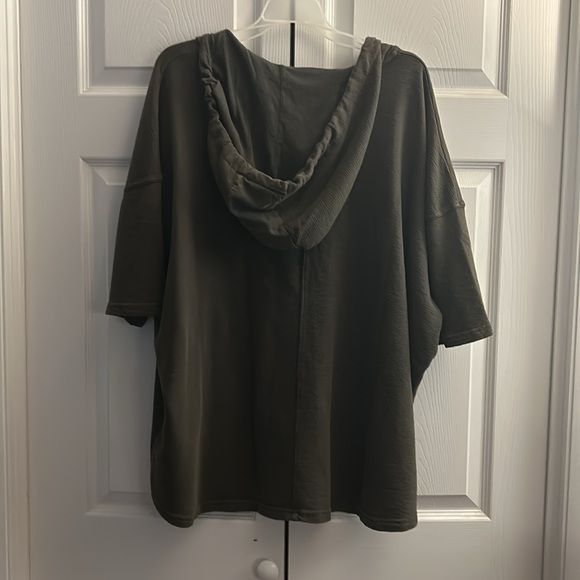 🤩 NWT Olive Mono B top - Picture 7 of 7